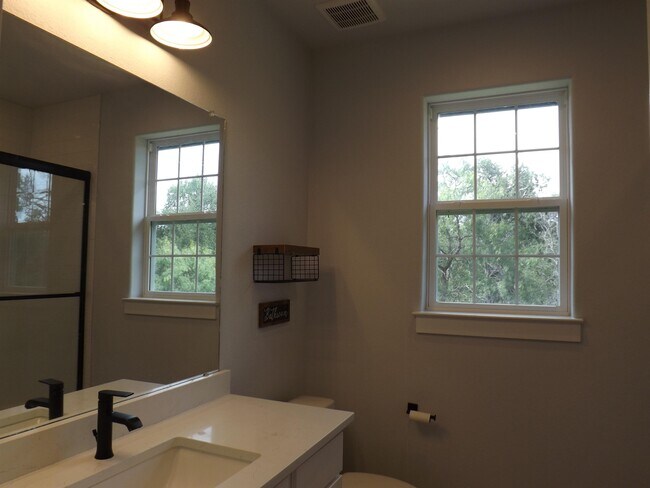 Building Photo - 1191 S Lake Dr