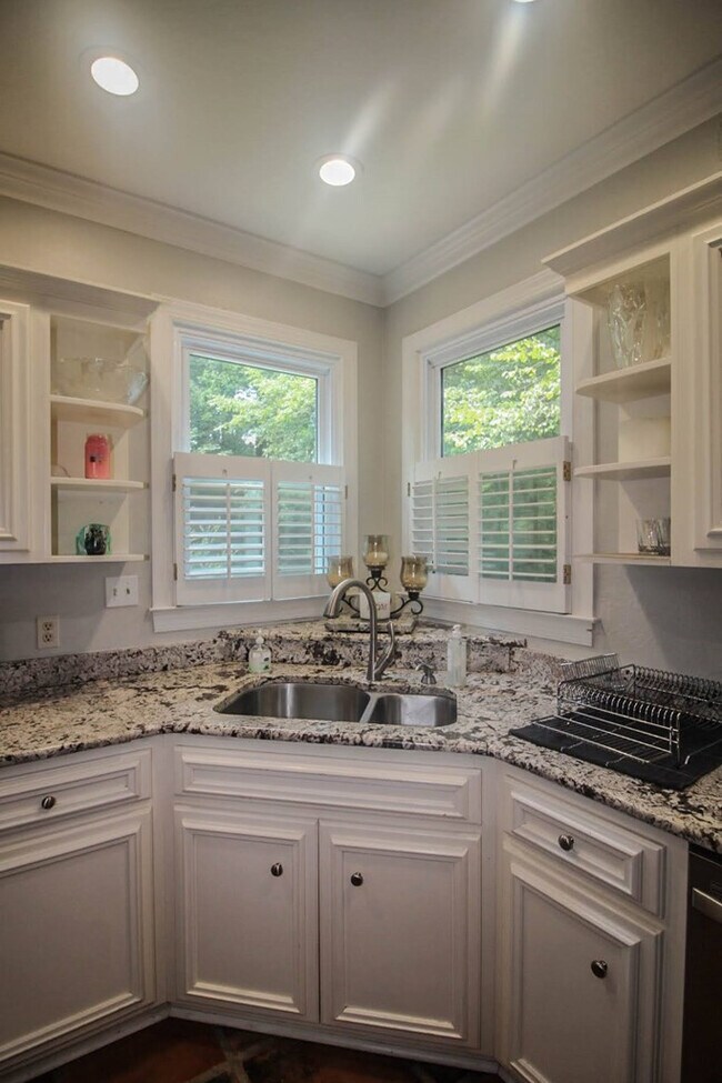 Building Photo - 4265 Deerwood Ln