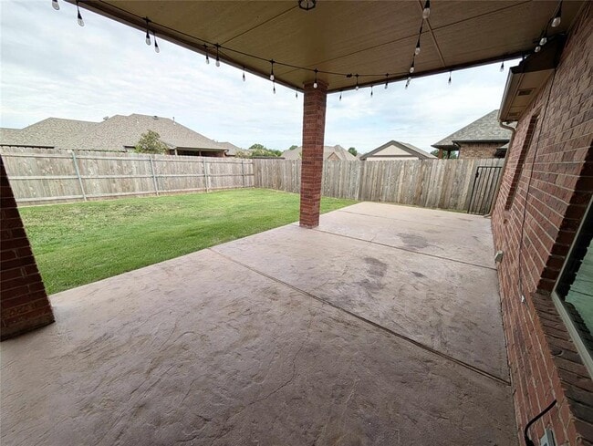 Building Photo - 6405 Bentwood Dr