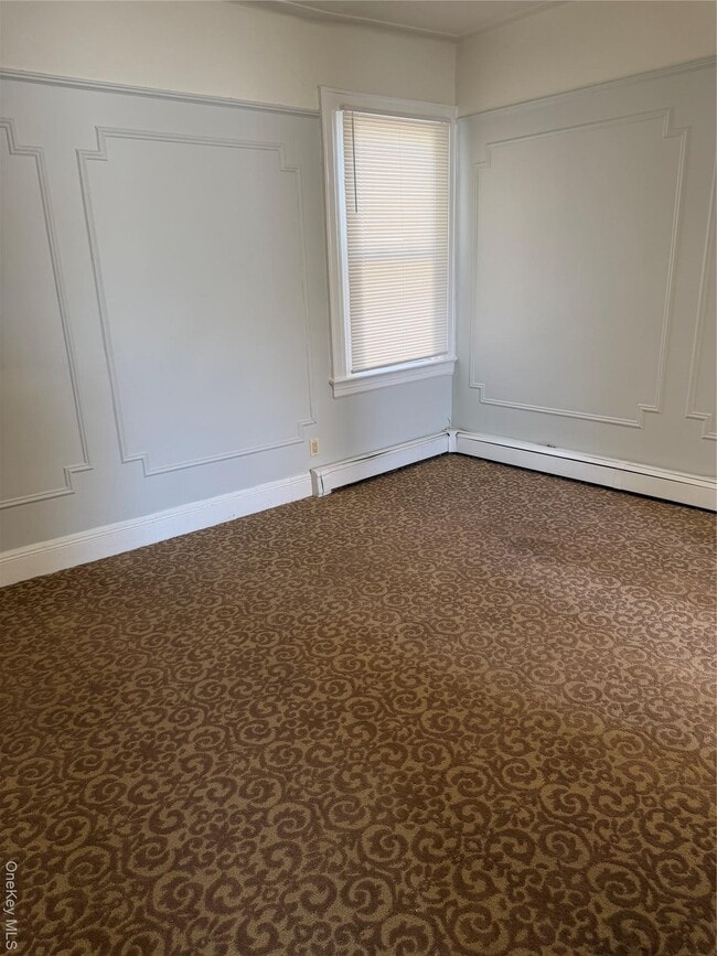 Building Photo - 322 Jericho Tpke