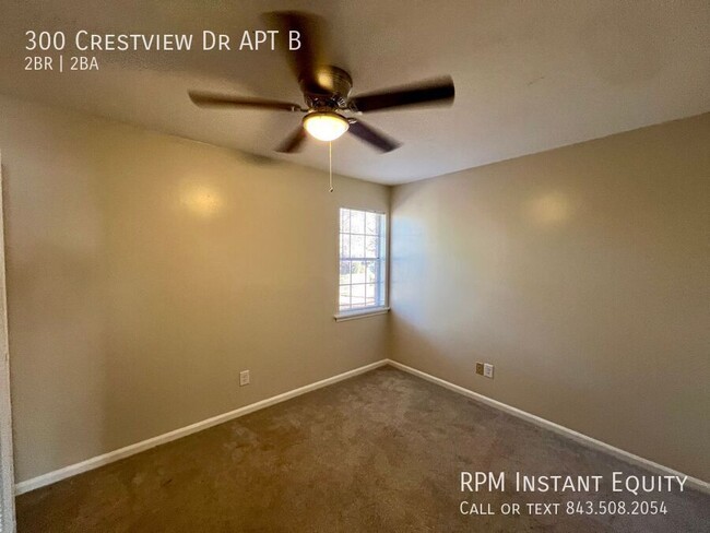 Building Photo - Updated Summerville 2 Bedroom Townhouse.