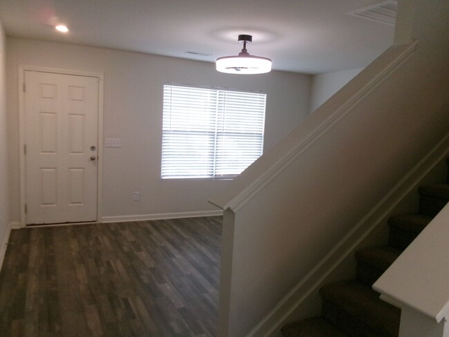 Building Photo - Almost New House for Rent in Lexington!