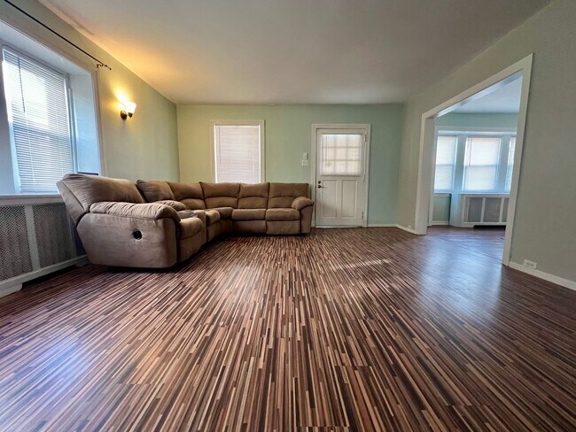 Building Photo - Gorgeous 5-Bedroom Single Family Home in Upper Darby! Available NOW!