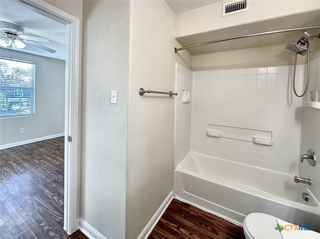 Building Photo - 148 Rush Haven