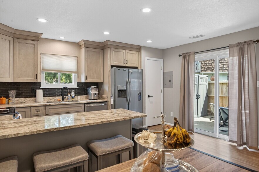 Building Photo - 1737 Ocean Bay Dr