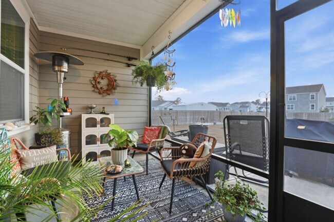 Building Photo - 564 Foxtail Dr
