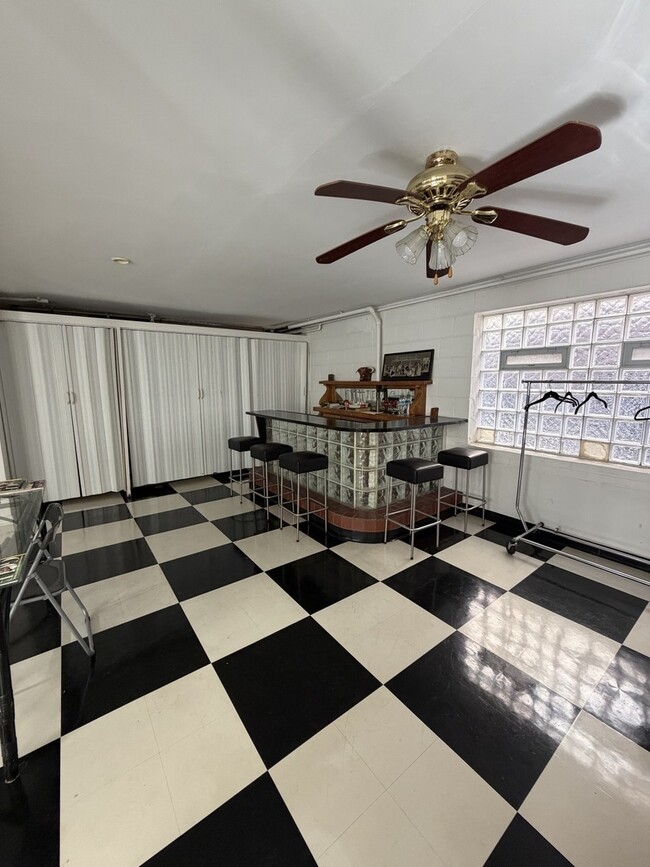 Building Photo - 7228 S Phillips Ave