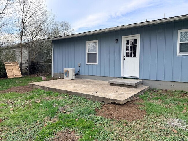 Building Photo - 205 Robert E Lee St