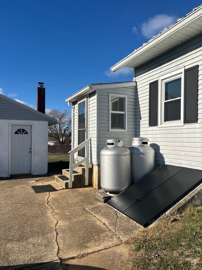 Building Photo - Single Family House for rent in Eastern Schools