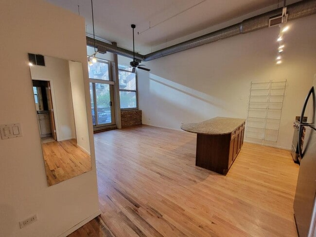 Building Photo - 417 S Jefferson St