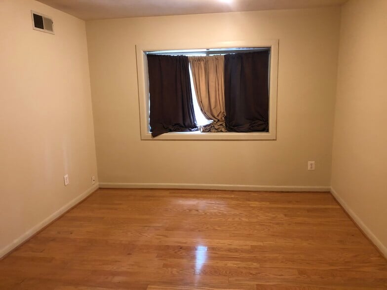 Master Bedroom - 8708 Manchester Rd