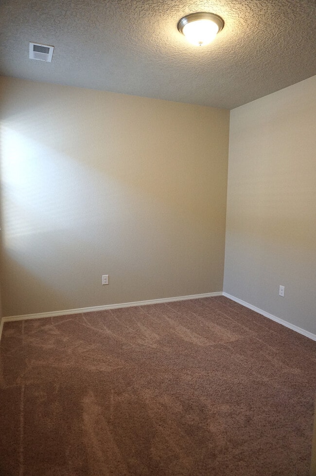 Building Photo - Spacious 4 bedroom Rio Rancho home in Enchanted Hills! Refrigerated air. Right off 550