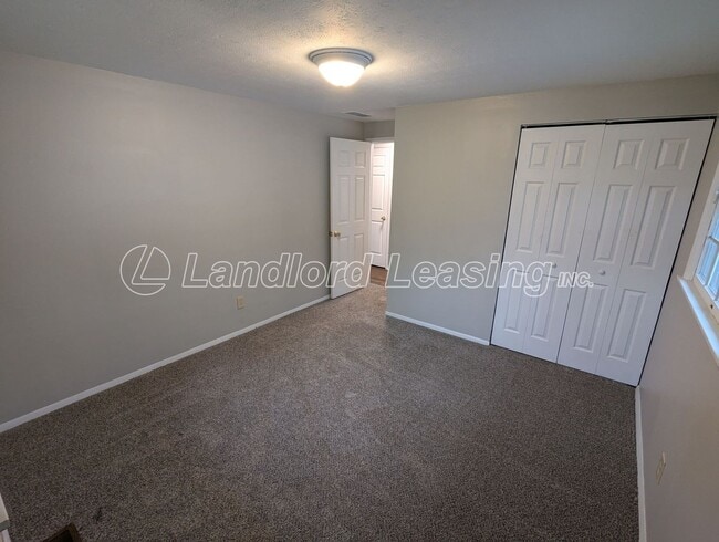 Building Photo - Beautiful 3-Bedroom Ranch with Fenced Yard...