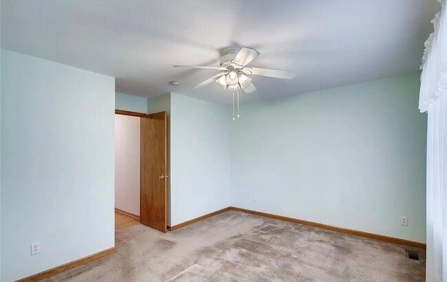 Building Photo - 2534 E 125th Way