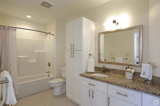 Building Photo - 875 Elm St