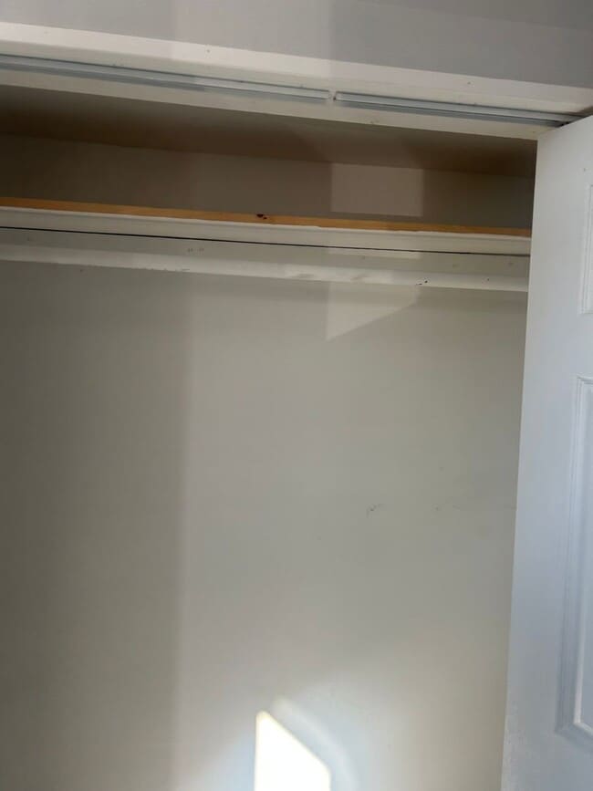 Building Photo - 3BR 1,5 bath Only with 3 Br pha voucher