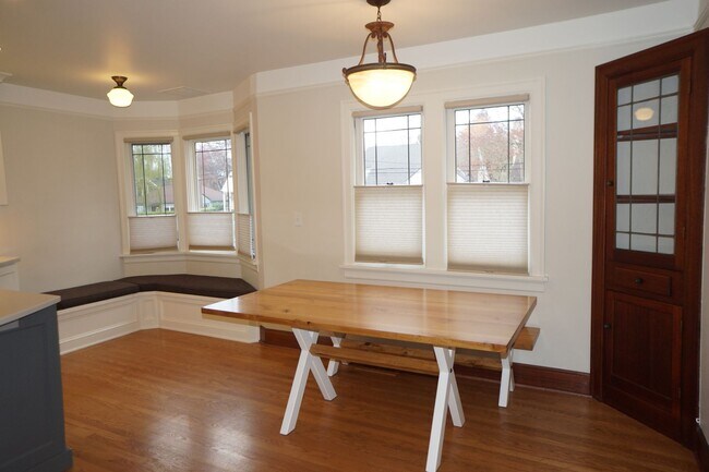Building Photo - NE Portland - Irvington 3-bedroom Beauty!