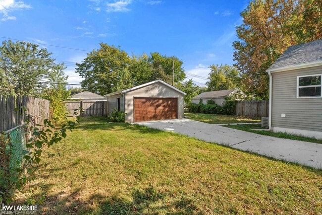 Building Photo - 8281 Meadow Ave