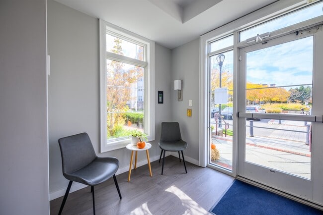 Building Photo - 207 Shearwater Ct W