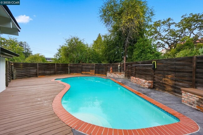 Building Photo - 289 Sierra Dr