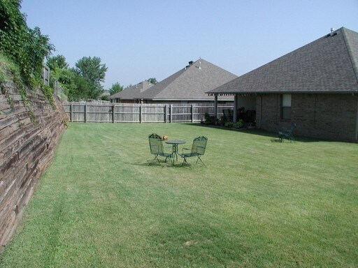 Building Photo - Gated Community with Pool, Park & Pond - Edmond North Schools