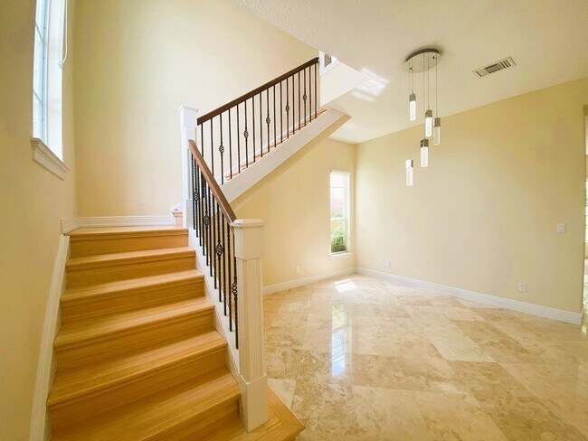 Building Photo - 50 Via Poinciana Ln