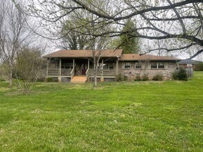 Building Photo - Knoxville 37918 - 3 bedroom, 1.5 bath home in Halls - Contact Lisa Vineyard and Shannon Russell (...
