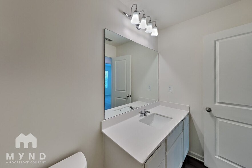 Building Photo - 2596 Coventry St SW