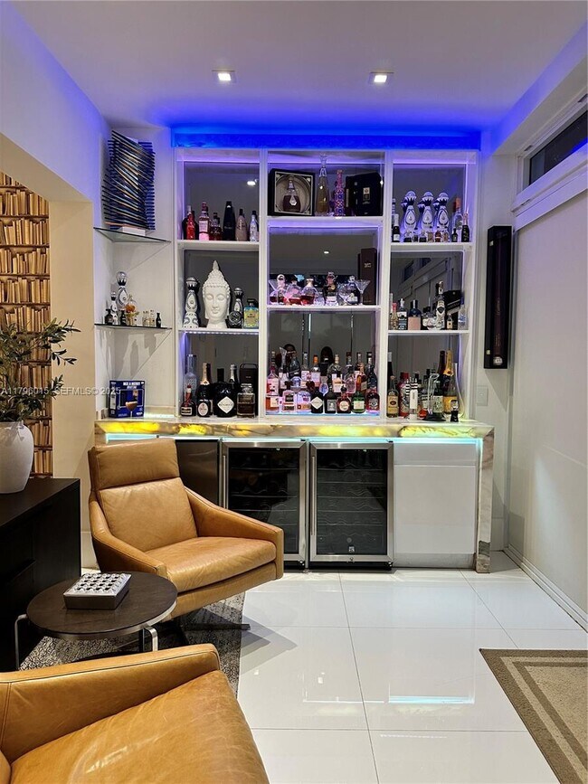 Building Photo - 6801 NW 113th Ct