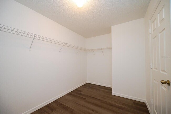 Building Photo - 202 Walnut Crest Run