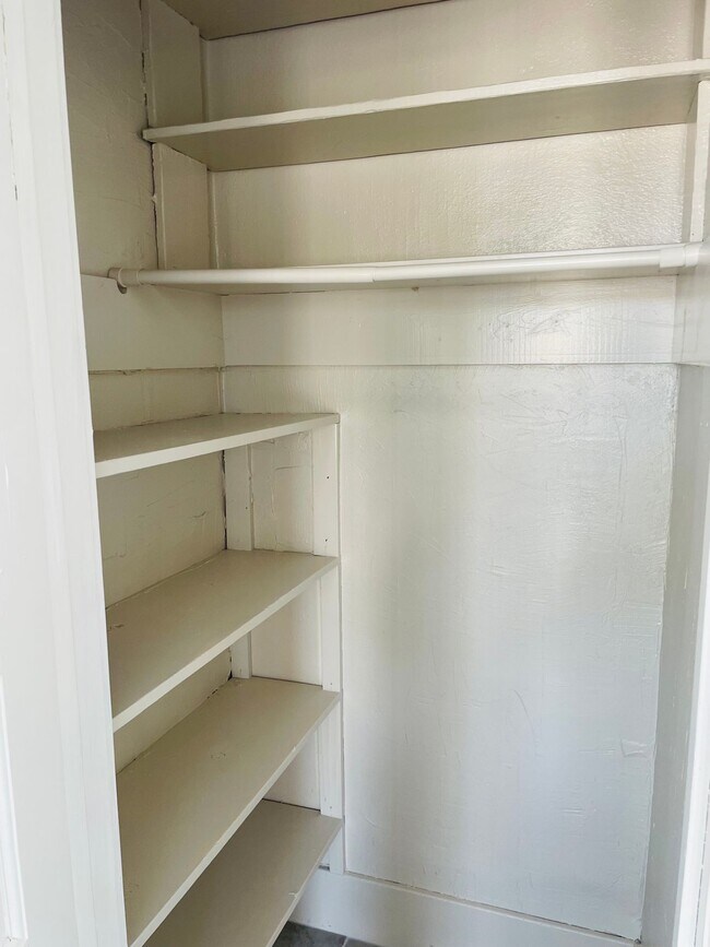 Building Photo - Fully Remodeled Charming Historic 2 Bed 1 ...