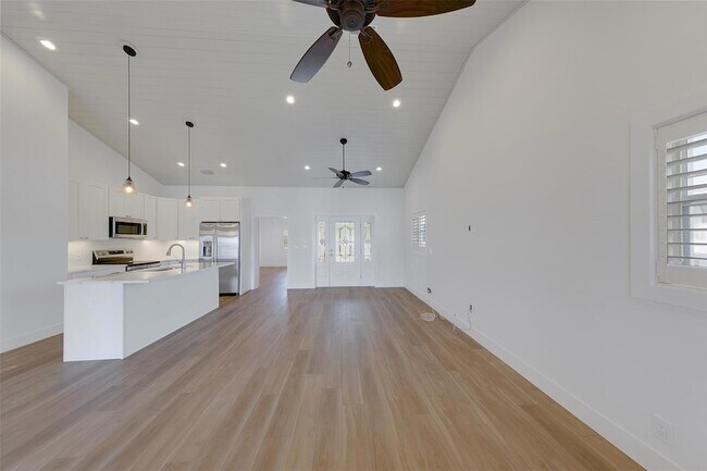 Building Photo - 210 176th Terrace E