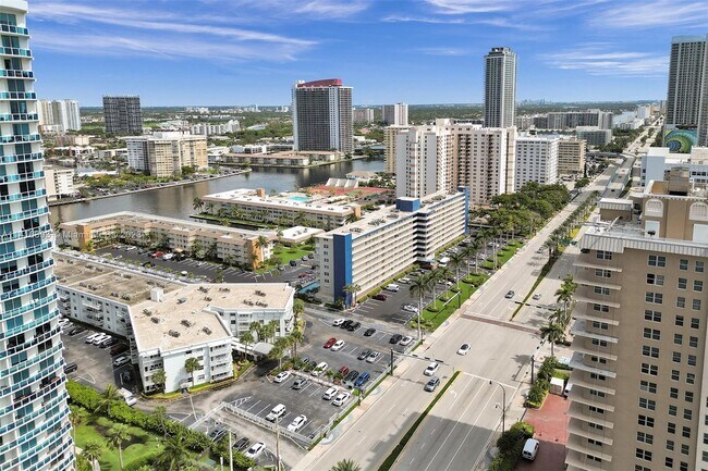 Building Photo - 1913 S Ocean Dr