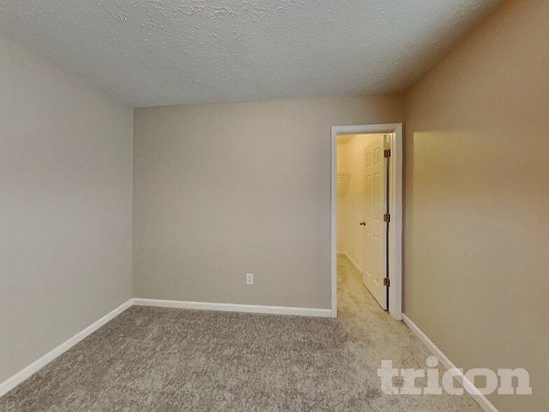 Building Photo - 1963 Central Park Blvd W