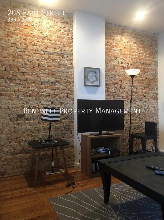Building Photo - 208 East St