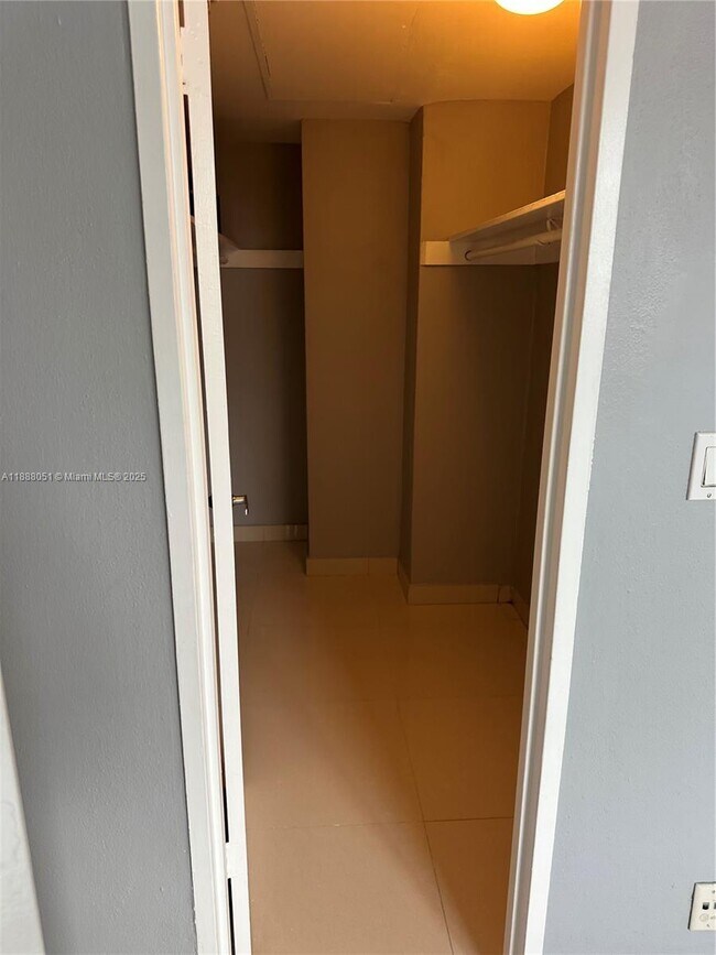 Building Photo - 3001 S Ocean Dr