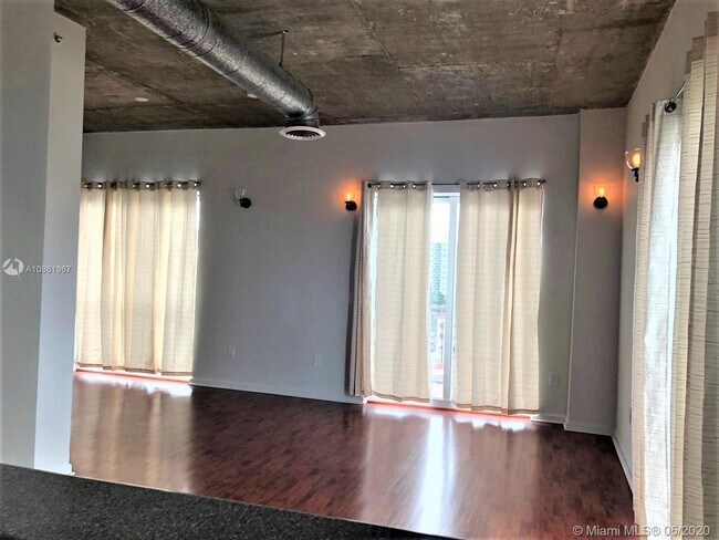 Building Photo - 455 NE 25th St