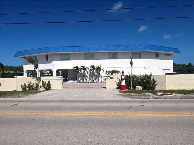 Building Photo - 7760 Aviation Blvd