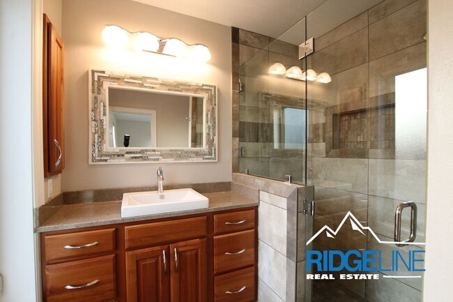 Building Photo - MOVE IN SPECIAL! Large Remodeled Condo with Garage for Lease!