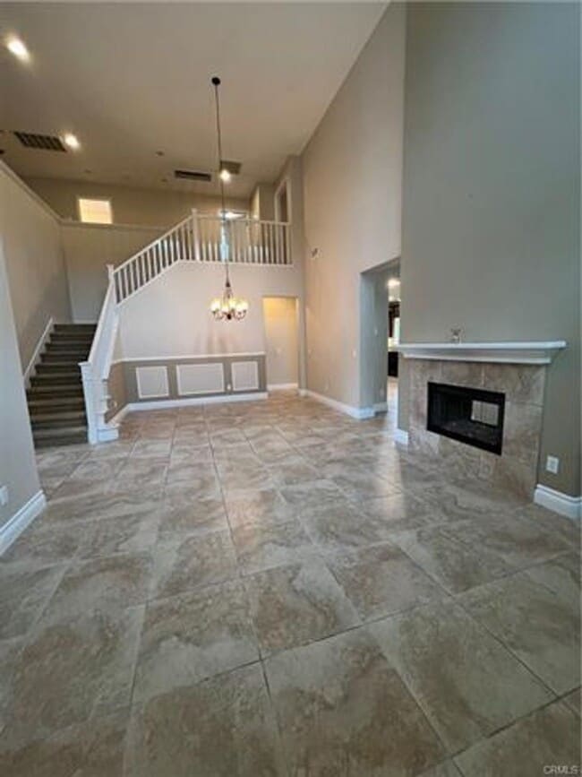 Building Photo - Canyon Hills Home