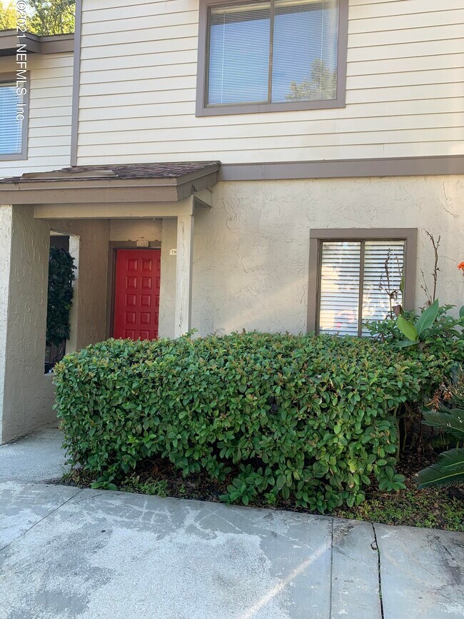 Primary Photo - 8300 Plaza Gate Ln