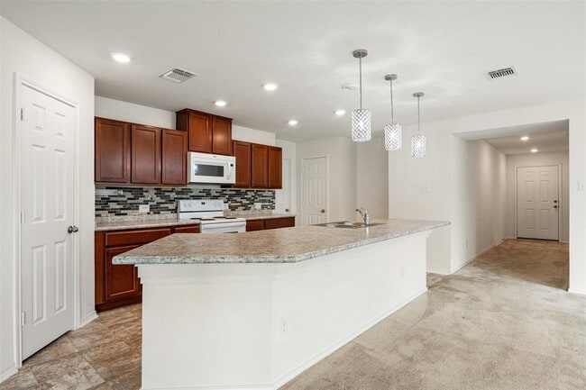 Building Photo - 704 Bailey Park Dr
