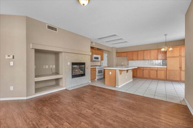 Building Photo - Spacious 4 Bedroom Home in North Clovis Gated Community