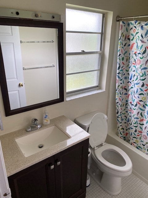 Building Photo - 6965 Avenue des Palais