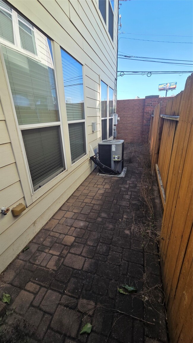 Building Photo - 1764 Aden Mist Dr