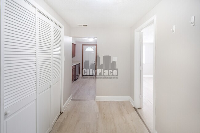Building Photo - 1822 S Chester Ave