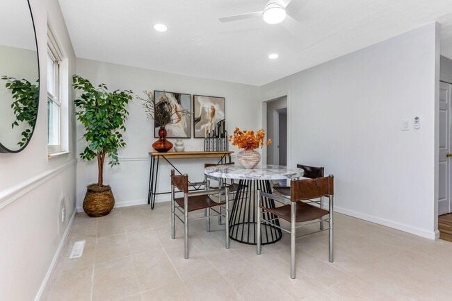 Building Photo - 3747 Christie Rd W