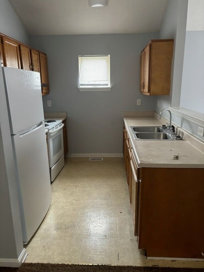 Building Photo - RH - 2512