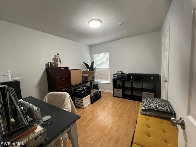 Building Photo - 884 Hampton Cir