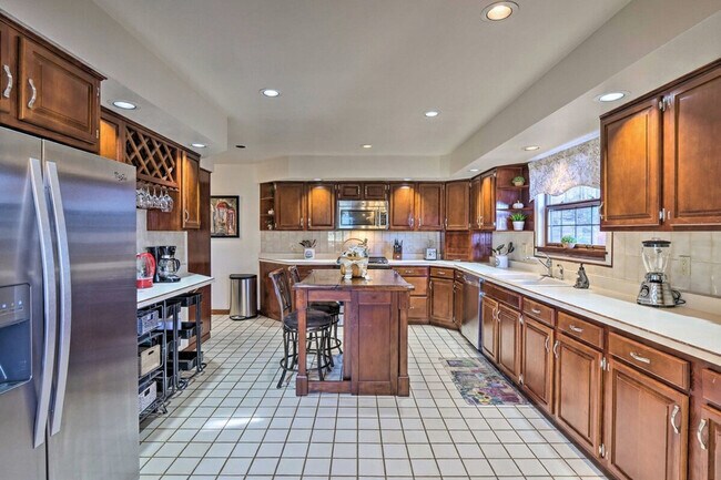 Building Photo - 1131 Pine Ridge Rd